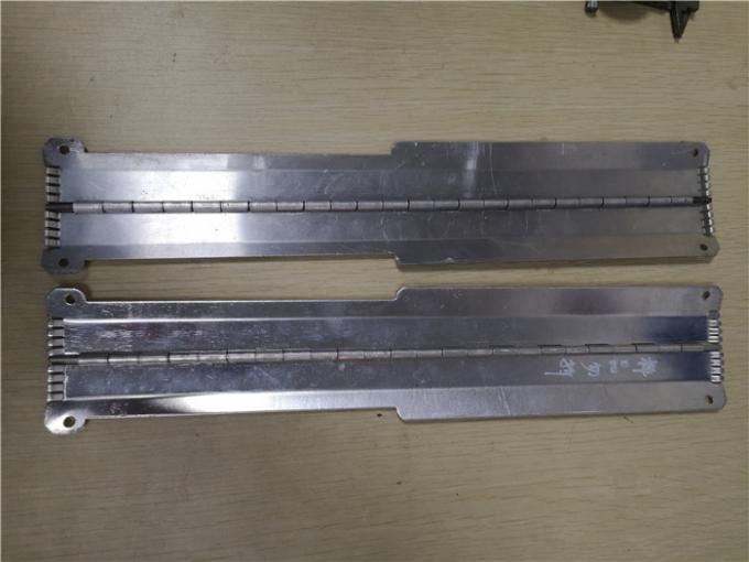 정확한 밝은 합창 악보집을 위한 부속 알루미늄 경첩을 각인하는 더 적은 숫돌 OEM 금속 1